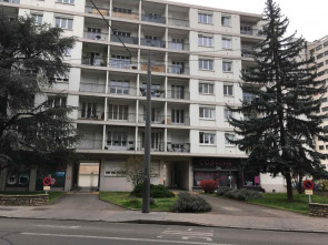 Garage / box en Location à Lyon