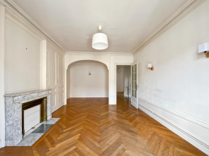 Appartement bourgeois en Location à Lyon / 2 pièces 72m2